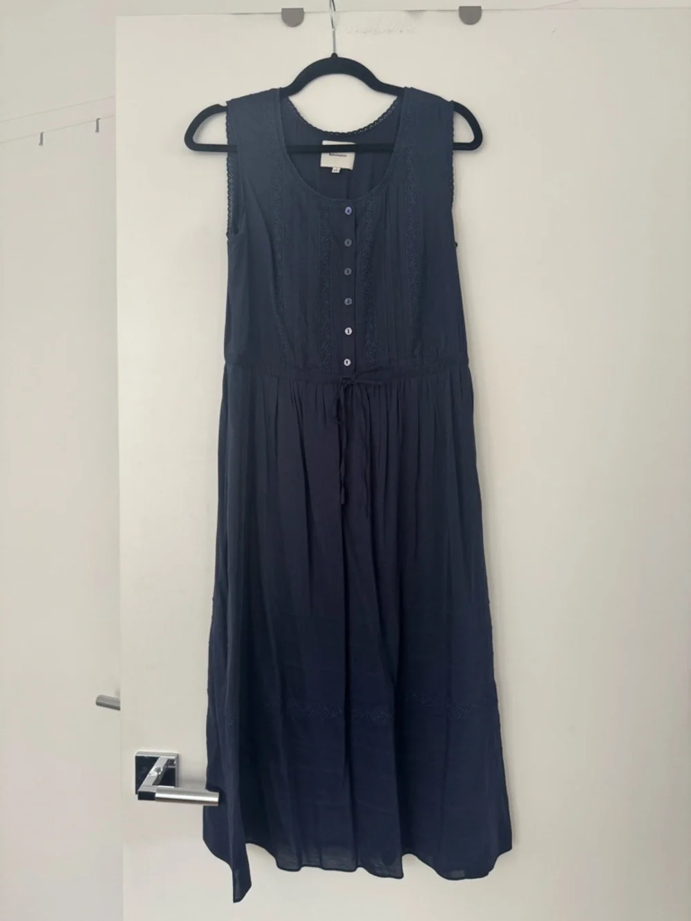 Reformation Lonnie dress in navy size 4 like new - Picture 3 of 5